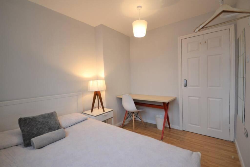 Stylish Budget 4 Bedroom Flat In Brick Lane ロンドン エクステリア 写真